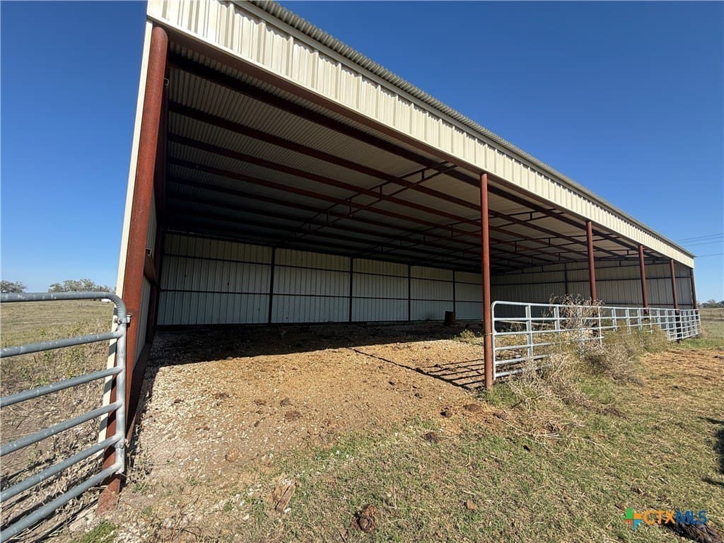 10.01 acres in Gonzales County - photo 2