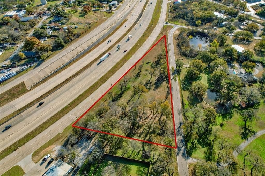 1.8 acres in Tarrant County - photo 3