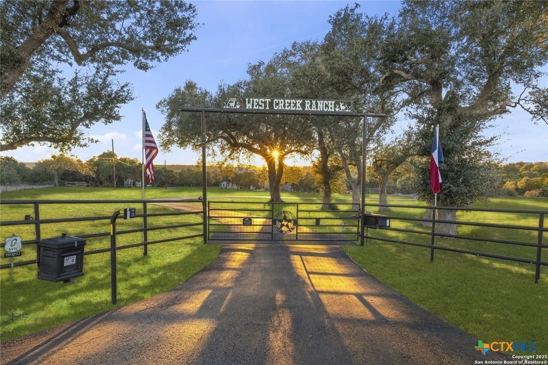 15 acres in Comal County - photo 2
