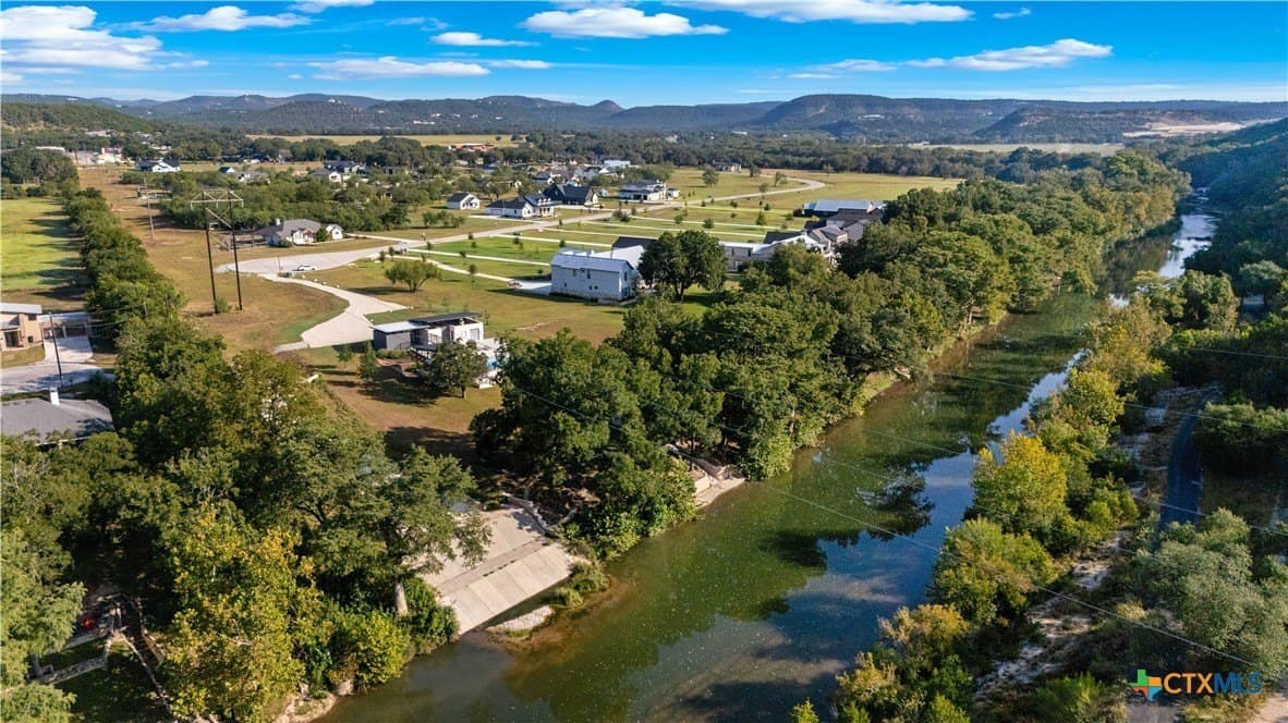 1.46 acres in Comal County - photo 3
