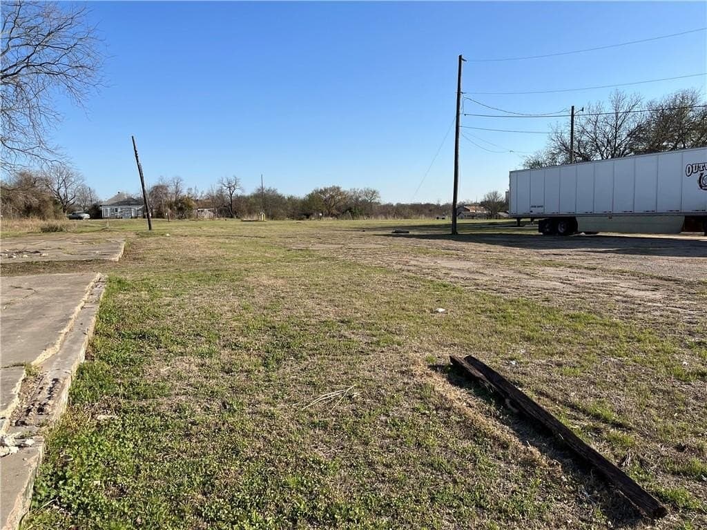 1.15 acres in McLennan County - photo 20