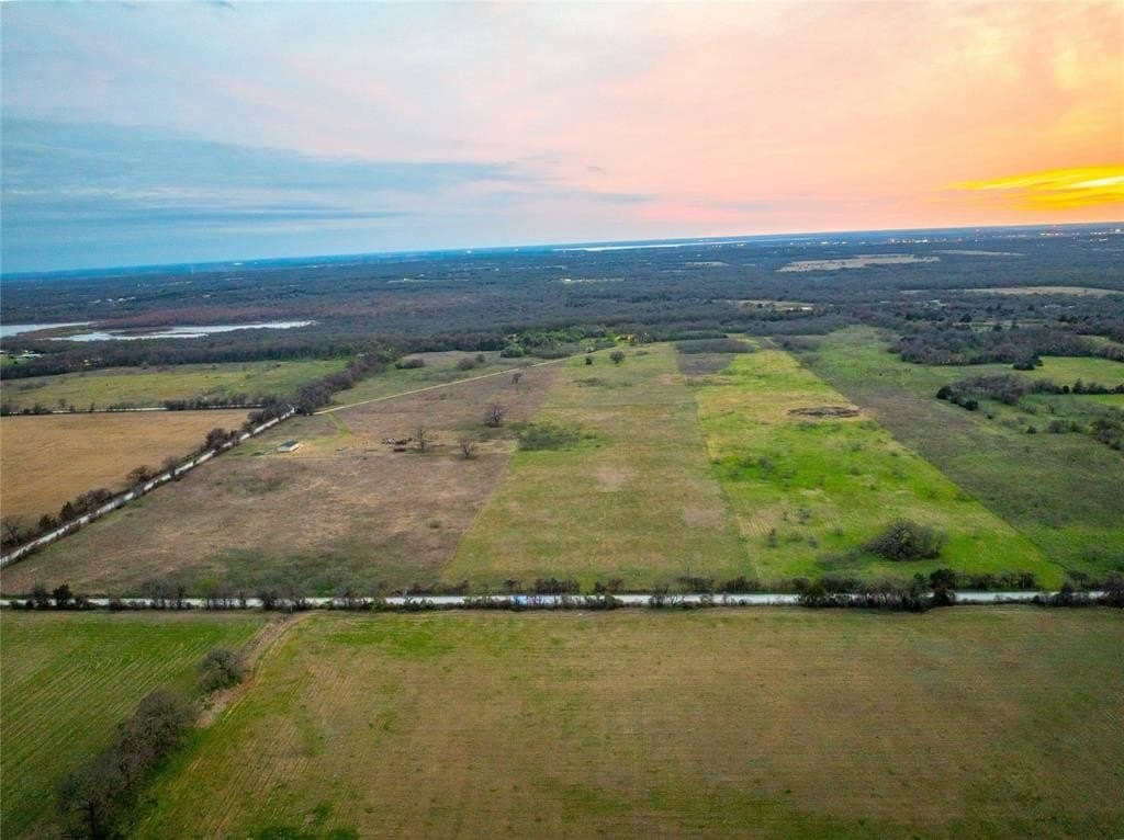 10.48 acres in Hill County - photo 5