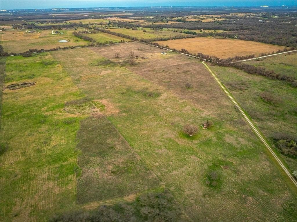 10.48 acres in Hill County - photo 4