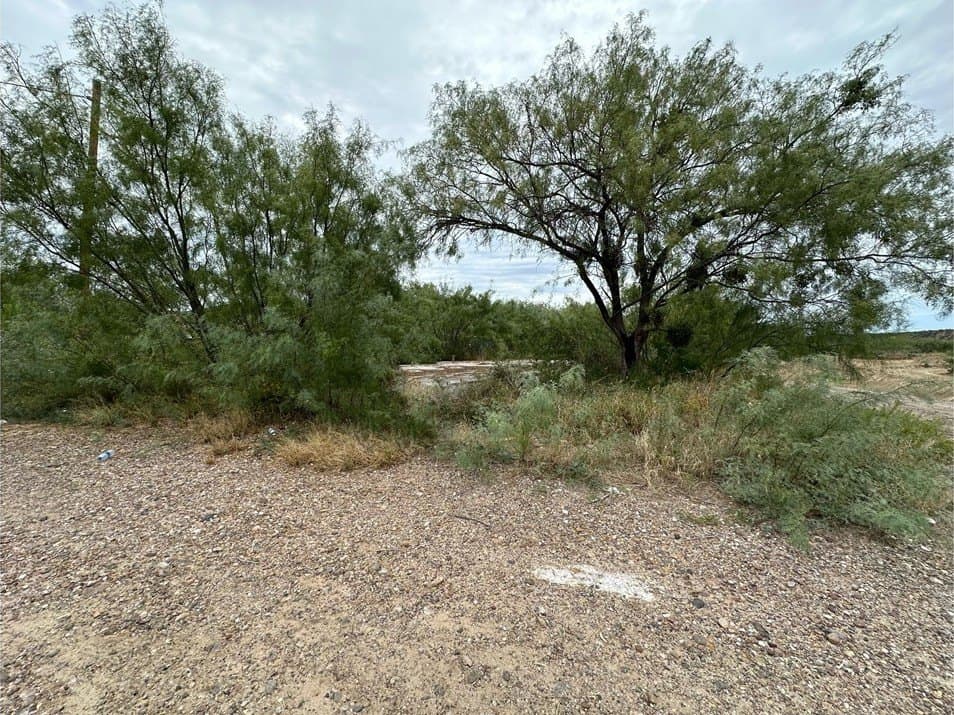 0.34 acres in Maverick County - photo 4