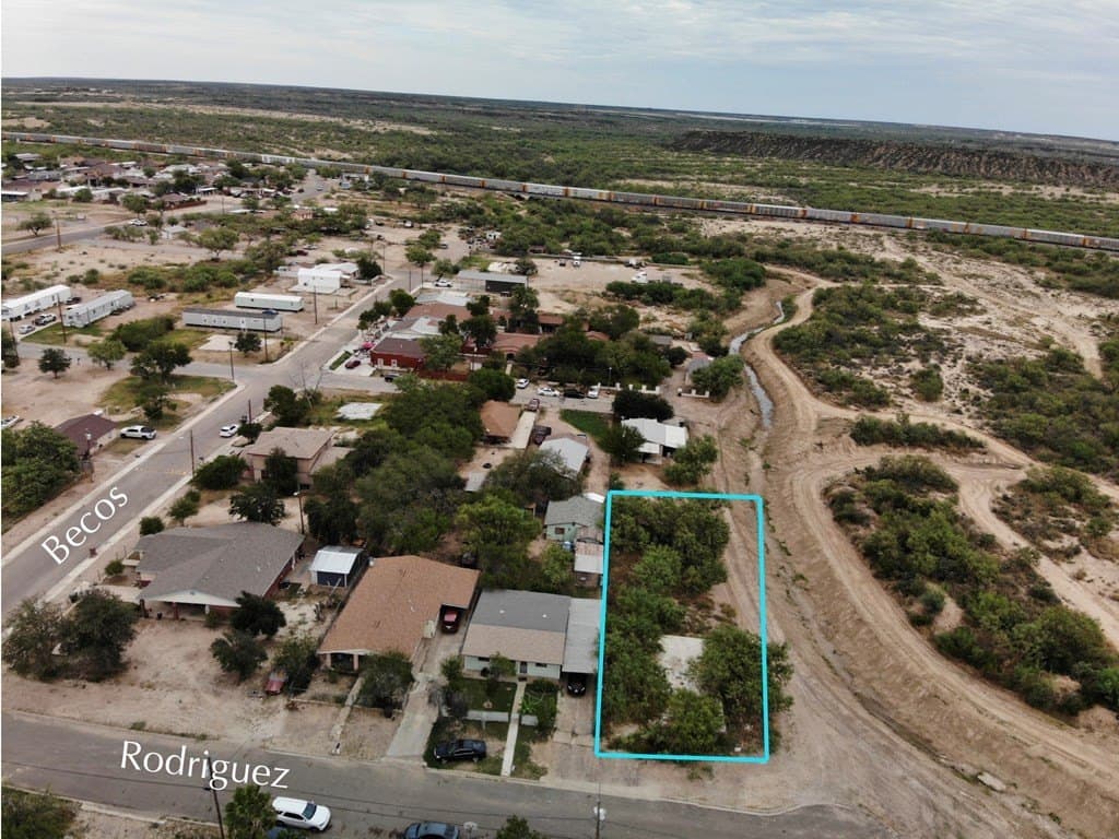 0.34 acres in Maverick County - photo 2