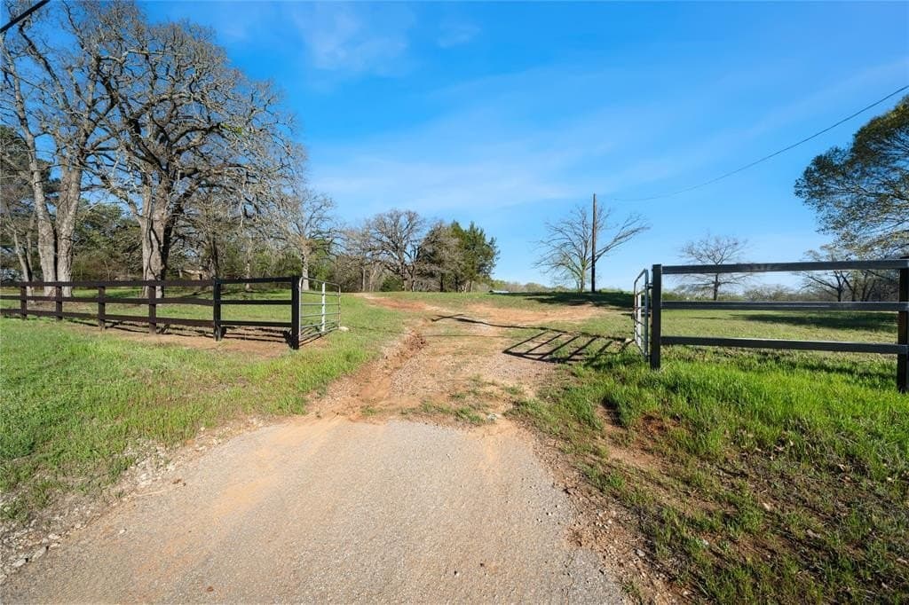 51.88 acres in Henderson County - photo 2