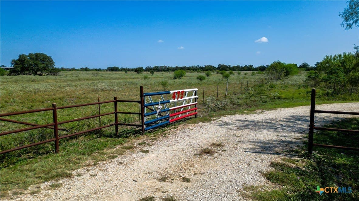 16.59 acres in Guadalupe County - photo 4
