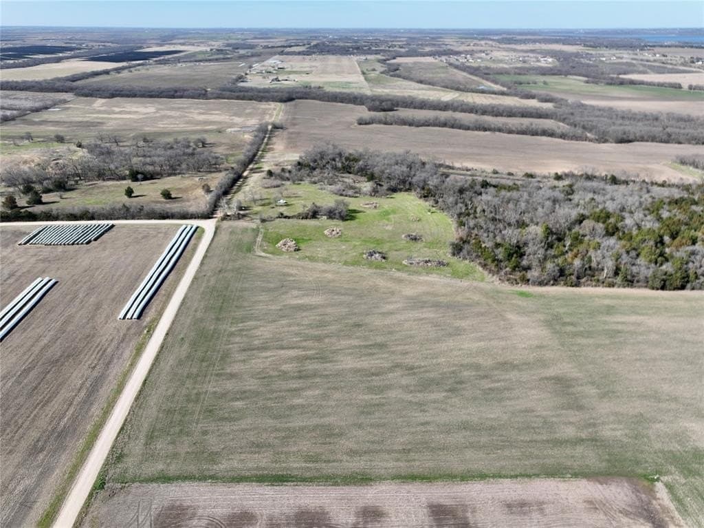 117.25 acres in Ellis County - photo 3