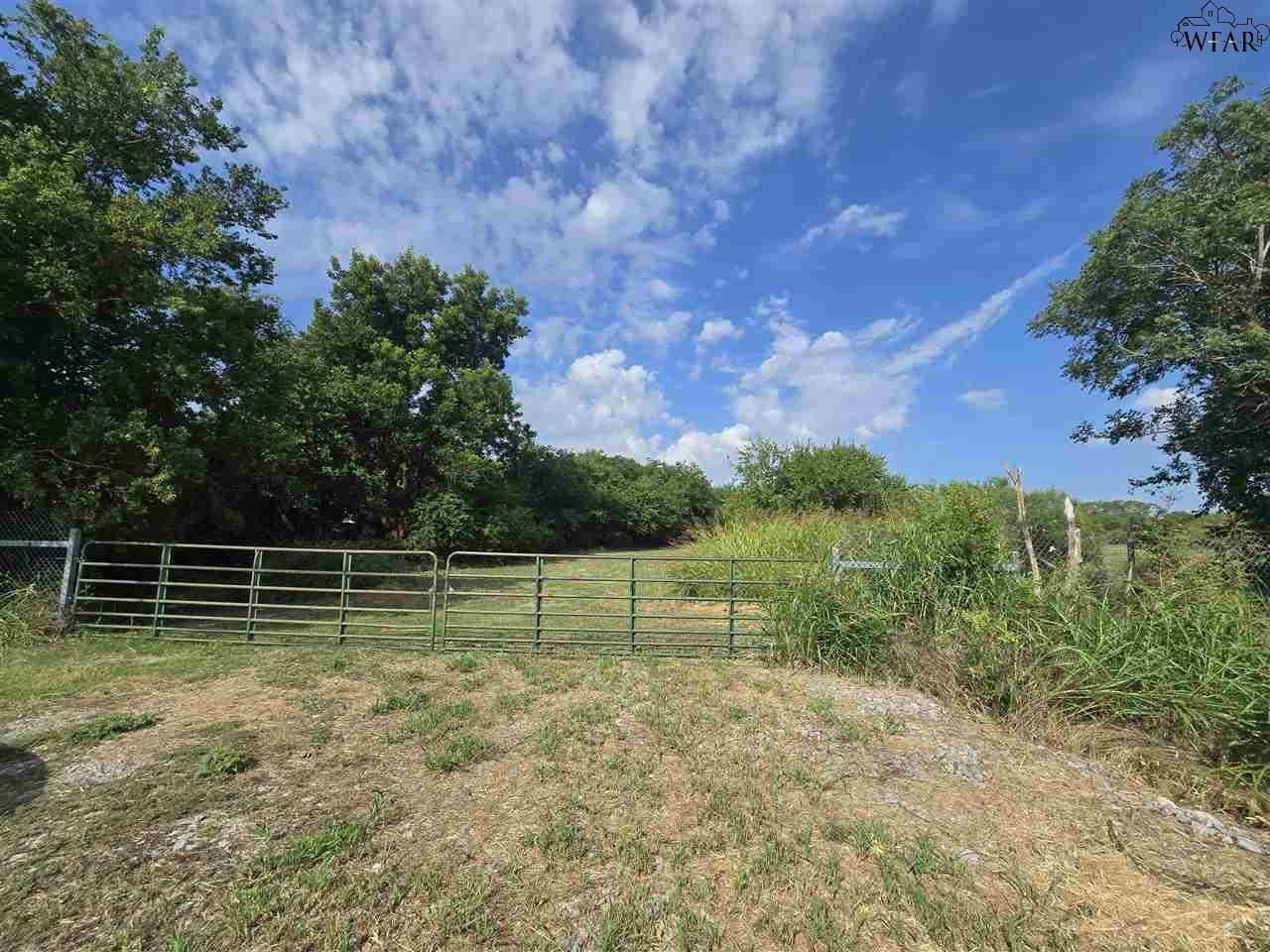 4.88 acres in Wichita County - photo 11
