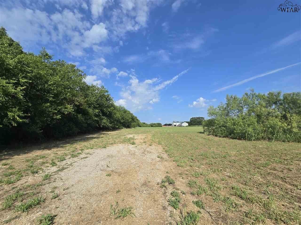 4.88 acres in Wichita County - photo 5