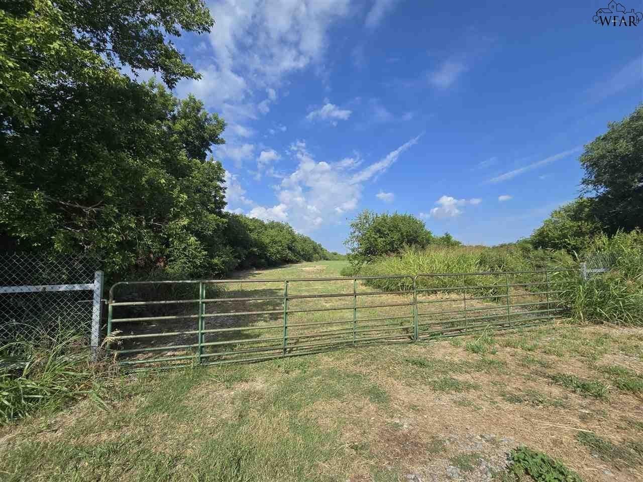 4.88 acres in Wichita County - photo 2