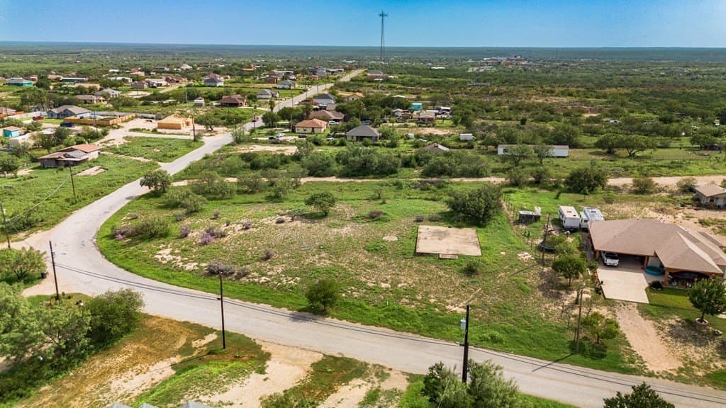 1.01 acres in Maverick County - photo 2