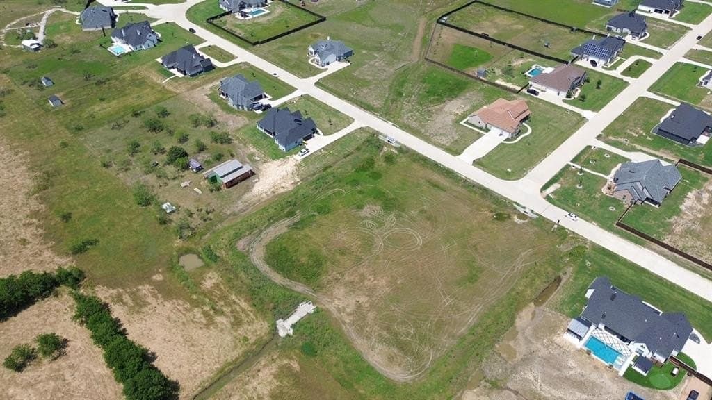 2.21 acres in Ellis County - photo 2