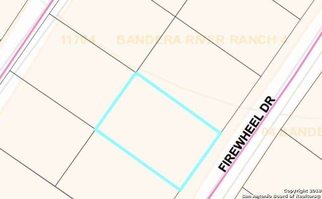 0.5 acres in Bandera County - photo 3