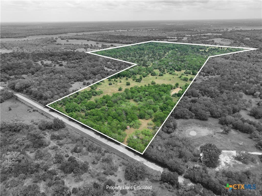 107.46 acres in Bastrop County - photo 2