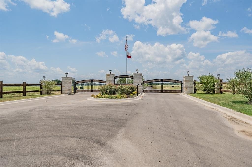 1.33 acres in Navarro County - photo 33