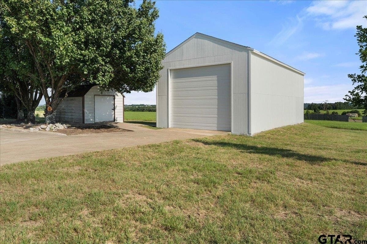 237.5 acres in Smith County - photo 3
