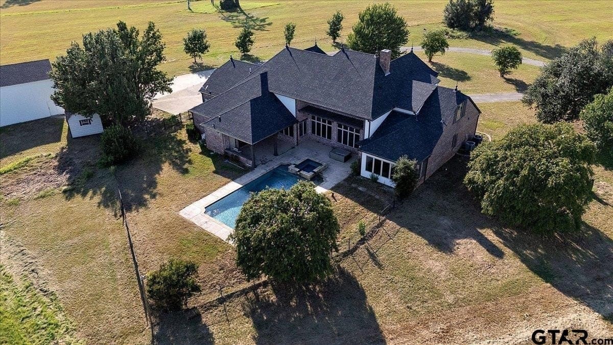 237.5 acres in Smith County - photo 4