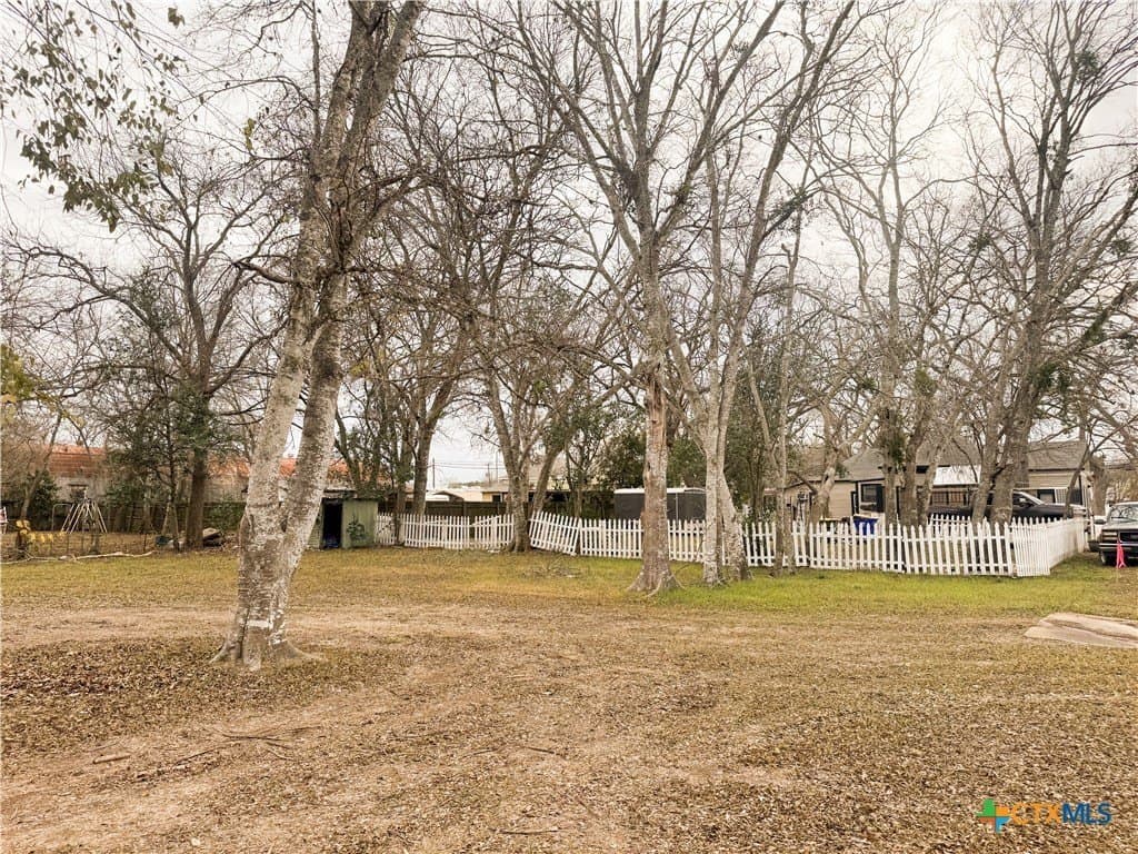 0.14 acres in Gonzales County - photo 4