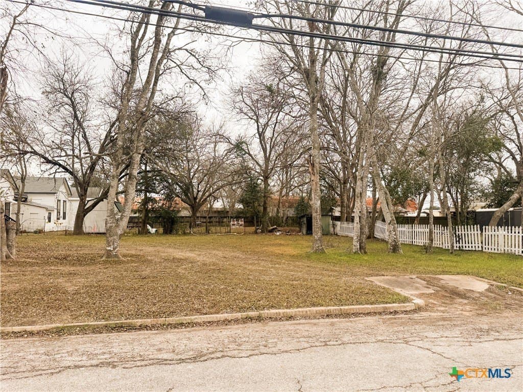 E Wallace Street lot: 3,4