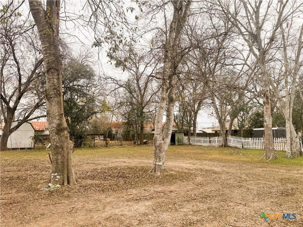 0.14 acres in Gonzales County - photo 5