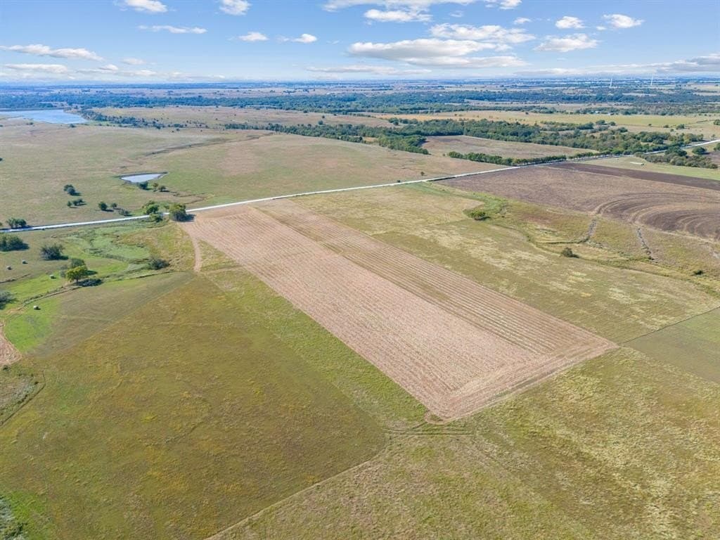 10.04 acres in Cooke County - photo 9