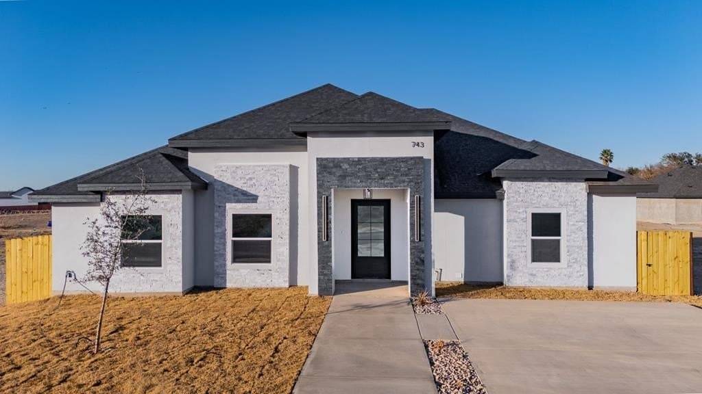 743 Encinal Dr