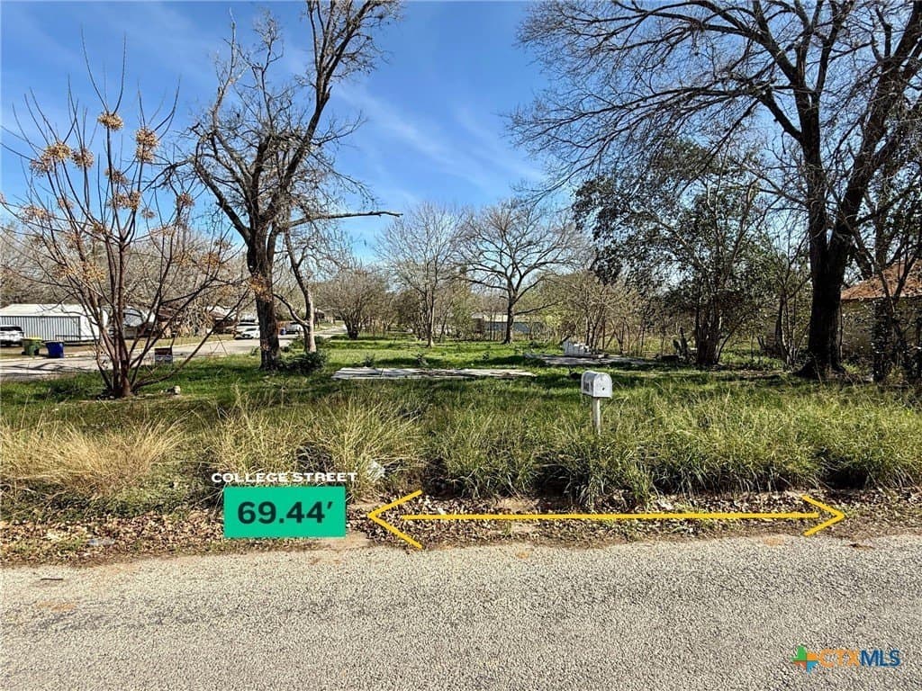 0.25 acres in Gonzales County - photo 3