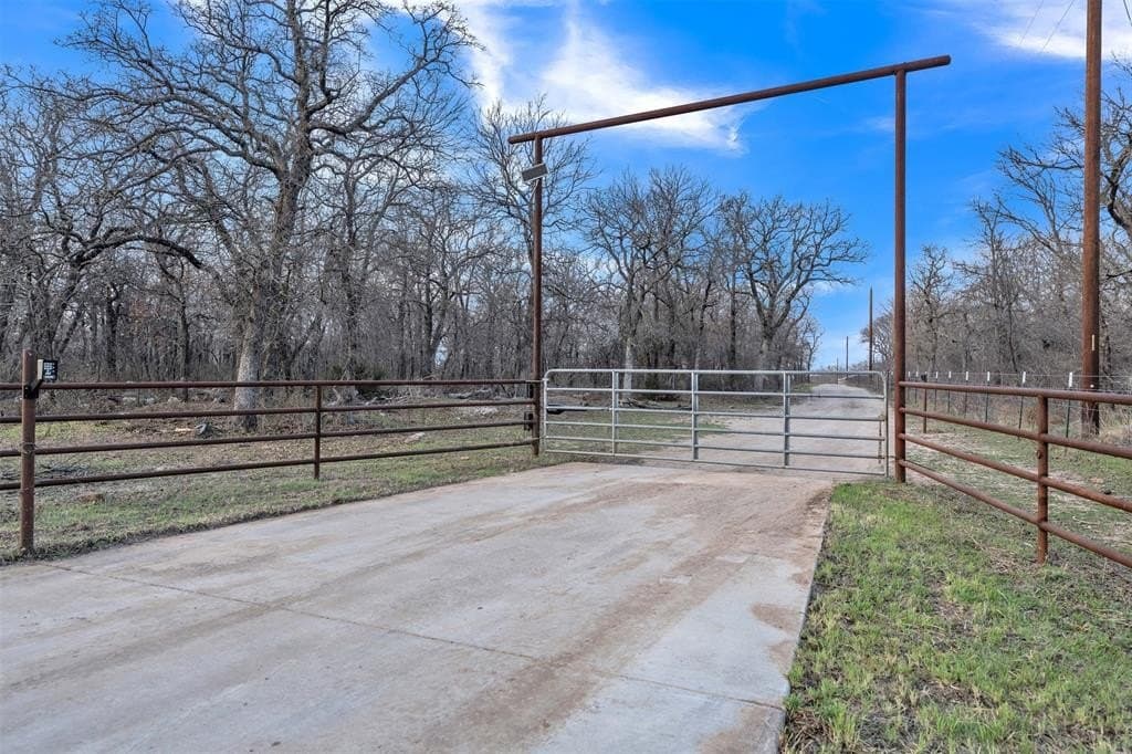 10.01 acres in Wise County - photo 2