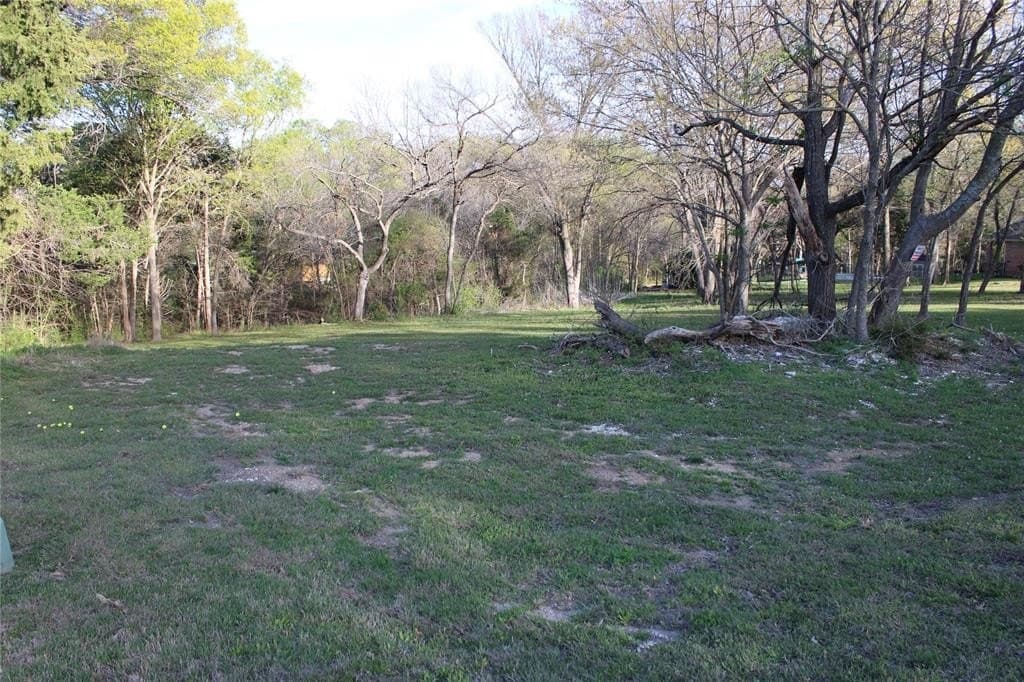 1.04 acres in Ellis County - photo 2