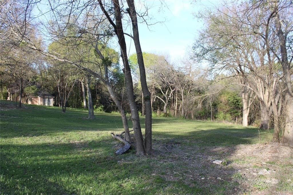 1.04 acres in Ellis County - photo 3