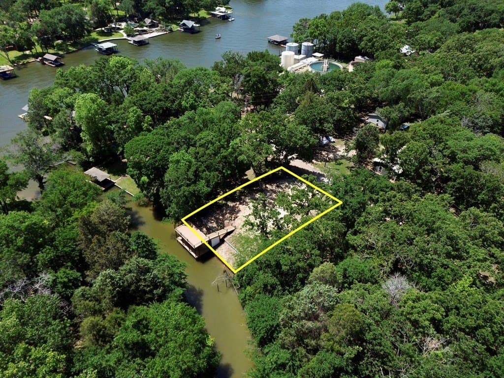 0.16 acres in Henderson County - photo 7