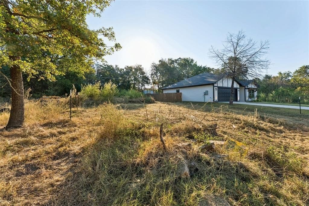 0.11 acres in Henderson County - photo 5