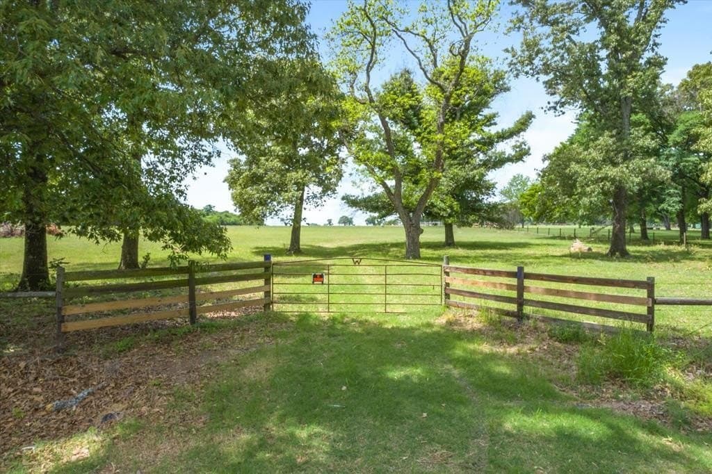 20 acres in Van Zandt County - photo 2