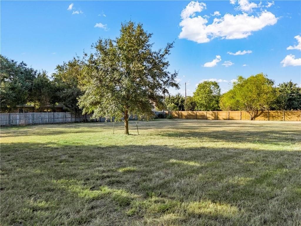 0.65 acres in McLennan County - photo 3