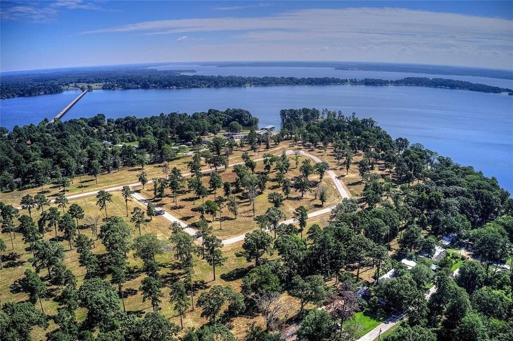 0.91 acres in Henderson County - photo 3