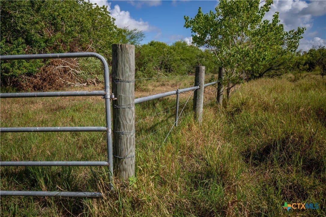 161.72 acres in Refugio County - photo 22