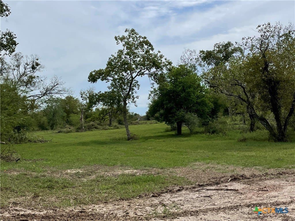 5.01 acres in Victoria County - photo 2