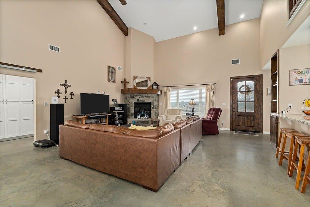 7.82 acres in Colorado County - photo 4