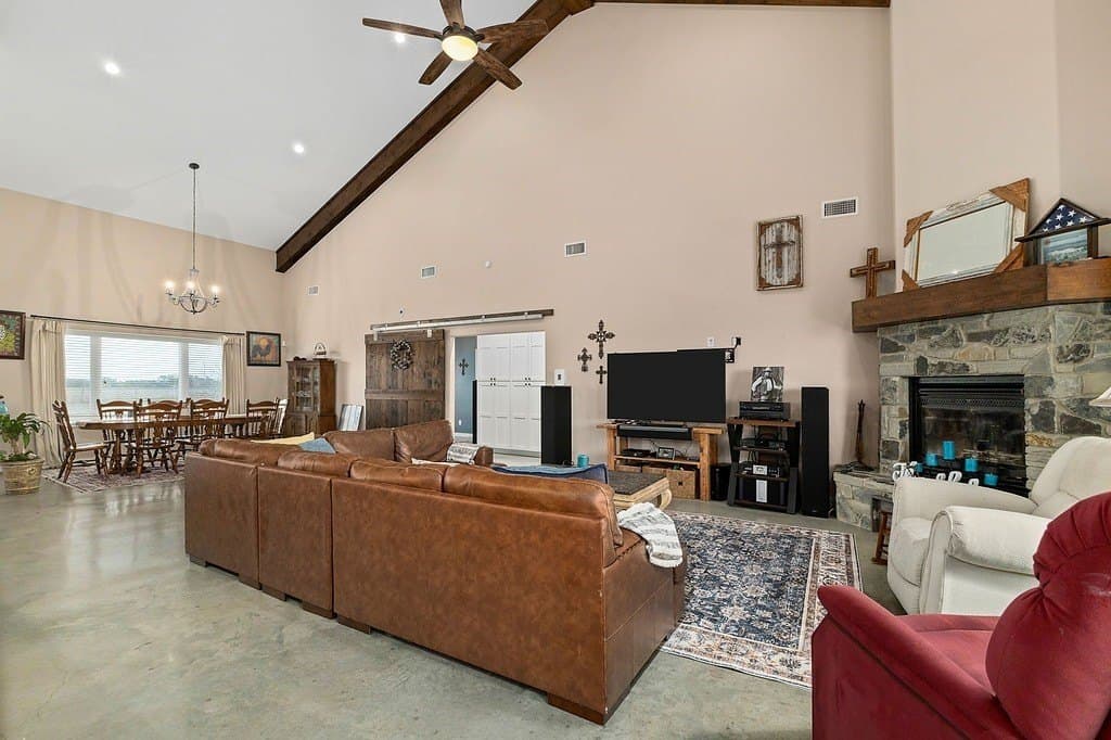 7.82 acres in Colorado County - photo 3