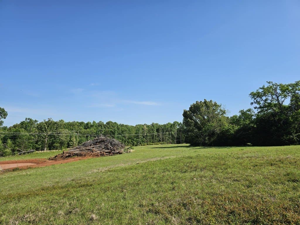 10 acres in ANDERSON County - photo 9