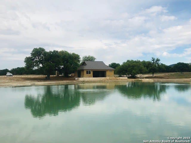 5.74 acres in Bandera County - photo 14