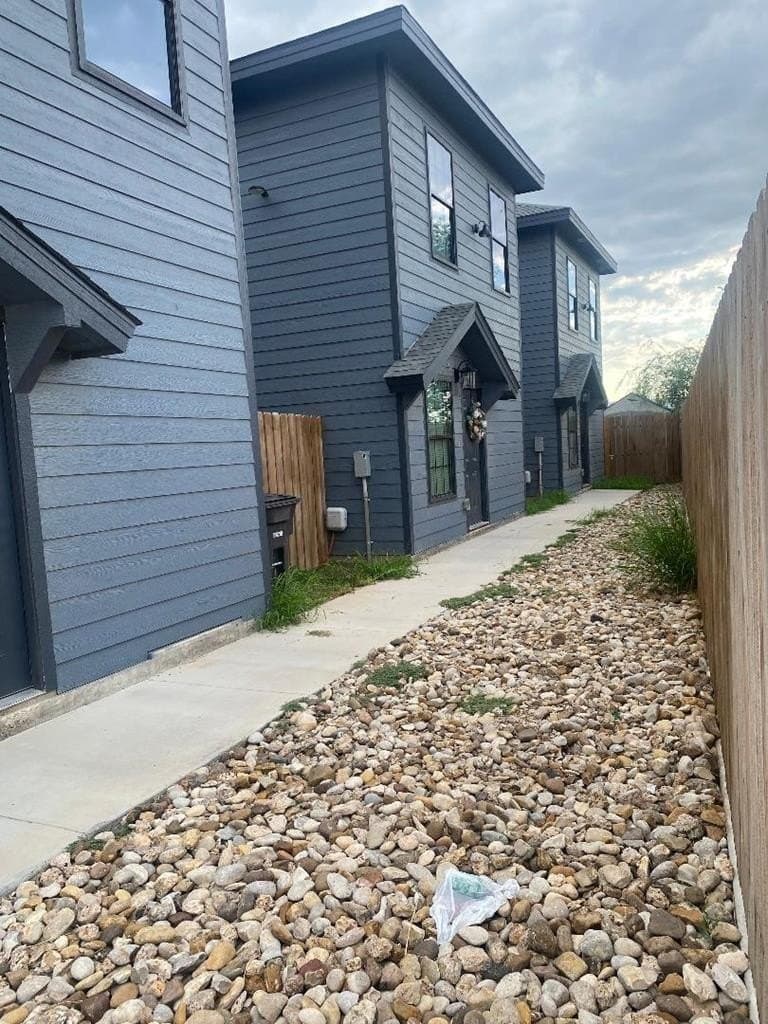 125 Nogal St