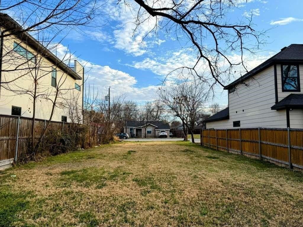 0.1 acres in Dallas County - photo 6