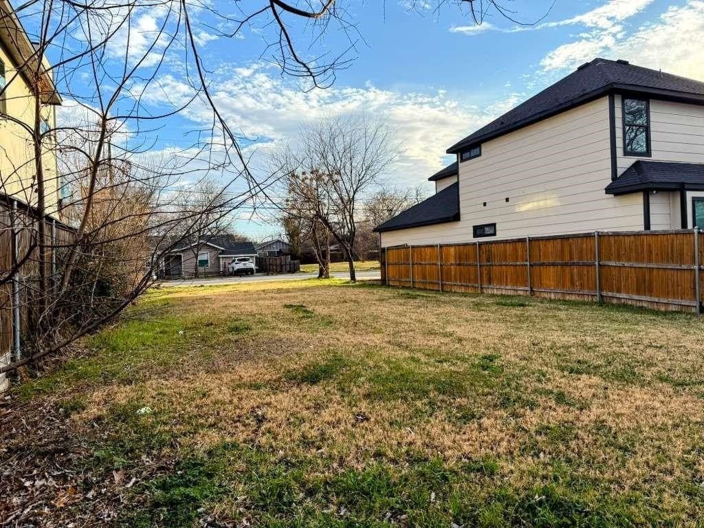 0.1 acres in Dallas County - photo 8