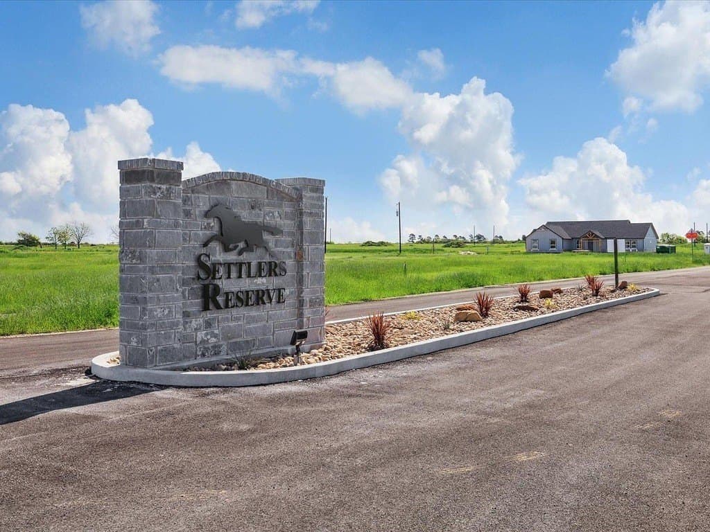 1.42 acres in Colorado County - photo 2