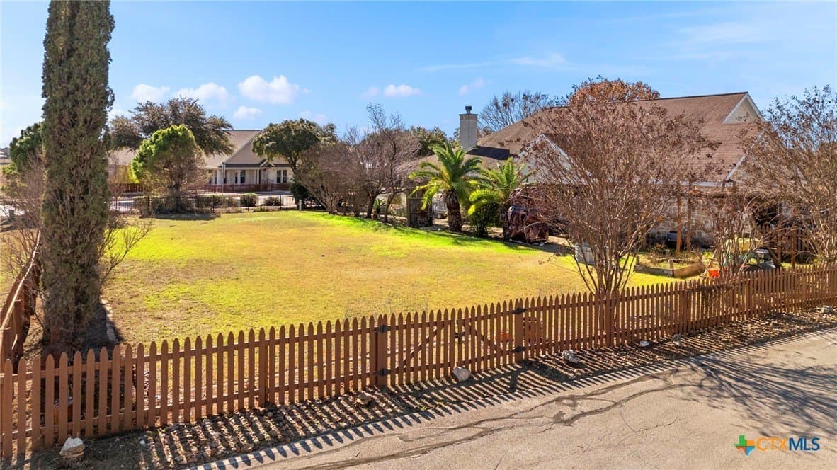 0.2 acres in Comal County - photo 6