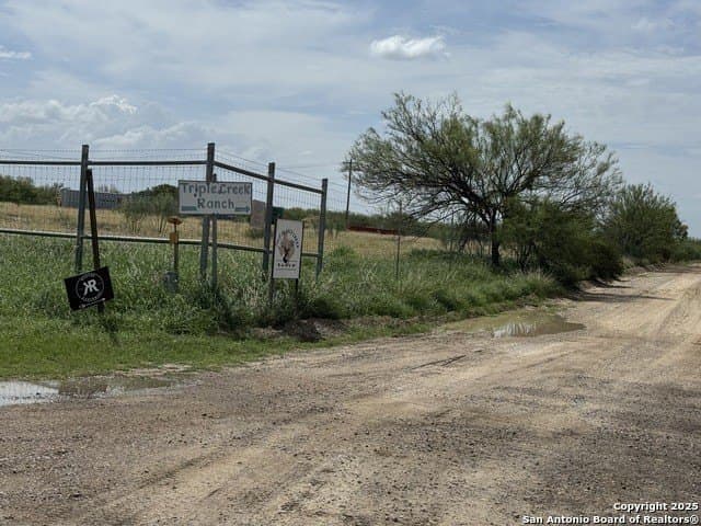 30.3 acres in Zavala County - photo 2