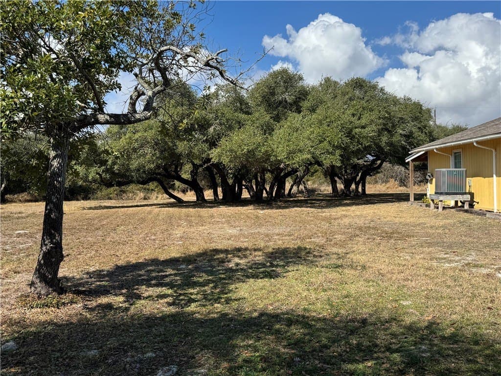 S Lamont Street lot: 21