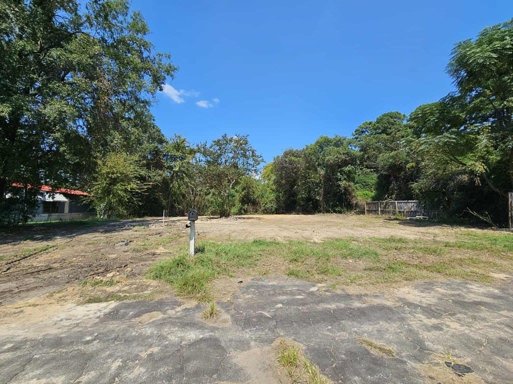 0.75 acres in HENDERSON County - photo 3